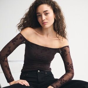 Abercrombie Bra-Free Off-The-Shoulder Long-Sleeve Top